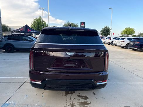 Used 2025 Cadillac Escalade IQ Luxury 2 w/ LPO, Premium Carpet Package AWD/4WD image 4