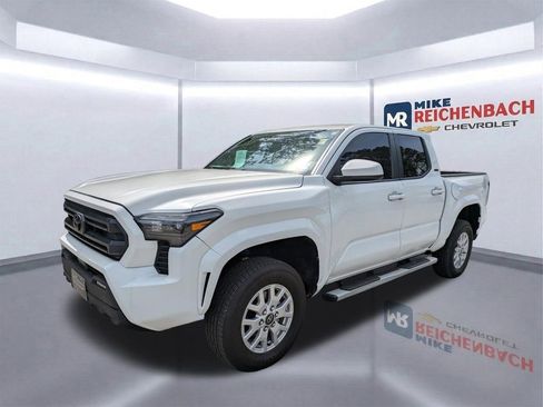 Used 2025 Toyota Tacoma SR5 AWD/4WD image 8