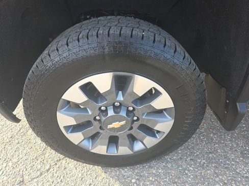 Used 2023 Chevrolet Silverado 2500 Custom w/ Custom Value Package image 5