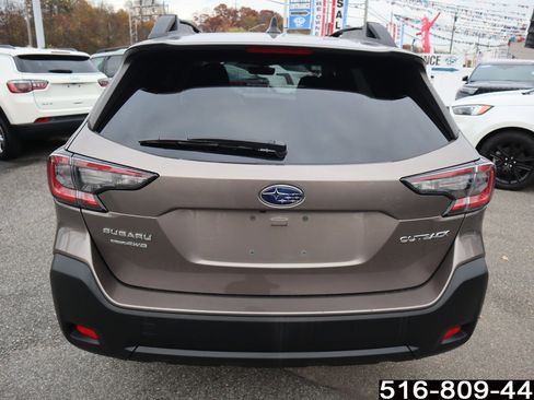 Used 2023 Subaru Outback Premium image 5