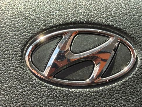 Used 2018 Hyundai Elantra SE FWD image 19