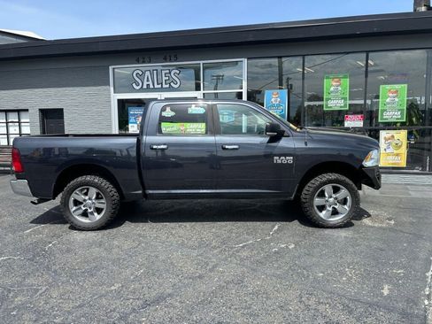 Used 2015 RAM 1500 Classic SLT w/ Luxury Group image 4