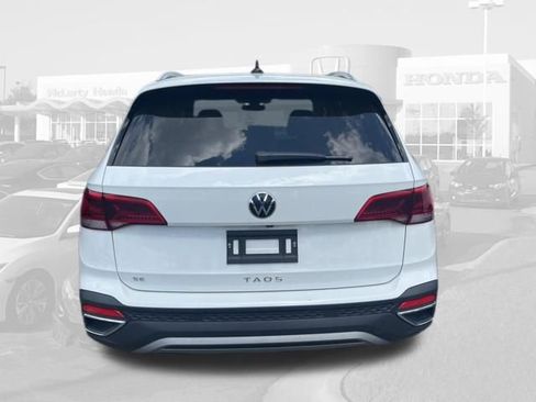Used 2024 Volkswagen Taos SE image 6