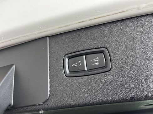 Used 2019 Porsche Cayenne Base image 11
