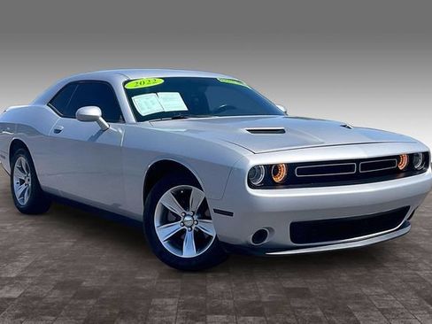 Used 2022 Dodge Challenger SXT RWD image 11