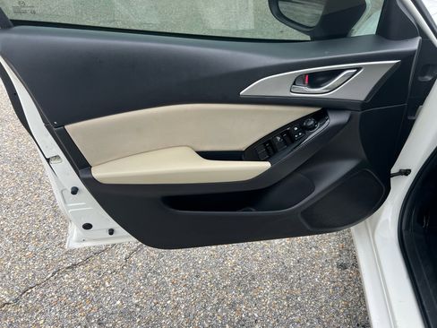 Used 2018 MAZDA MAZDA3 Sport image 28