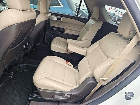 Used 2020 Ford Explorer Platinum w/ Premium Technology Package image 9
