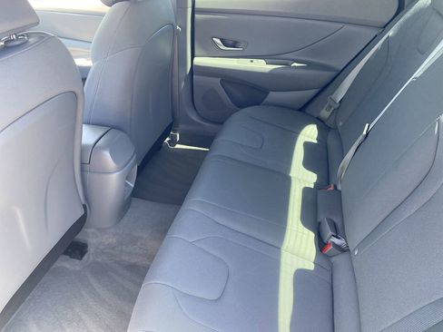 Certified 2025 Hyundai Elantra SE FWD image 16
