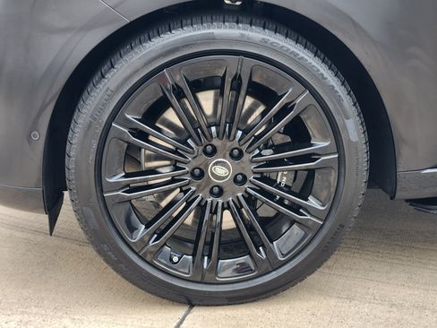 Certified 2025 Land Rover Range Rover Long Wheelbase Autobiography image 11