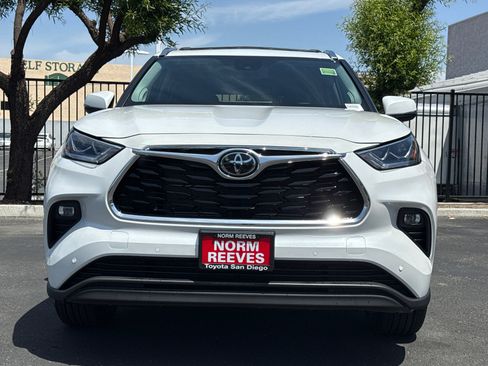 New 2026 Toyota Highlander Limited image 6