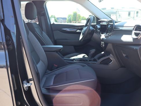 Used 2025 Chevrolet TrailBlazer LT AWD/4WD image 12