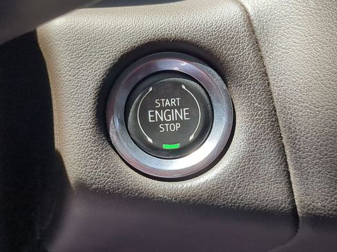Certified 2021 GMC Yukon SLT w/ SLT Luxury Plus Package AWD/4WD image 15