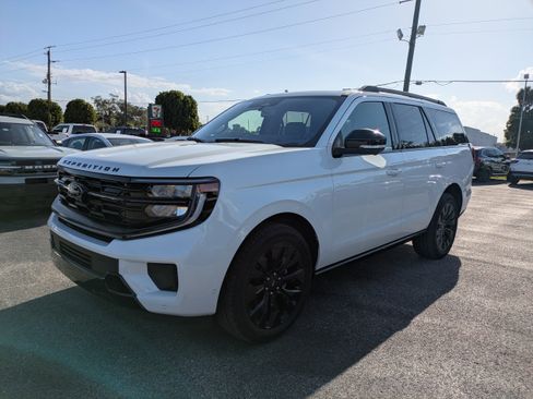 Certified 2025 Ford Expedition Platinum w/ Stealth Appearance Package AWD/4WD image 7
