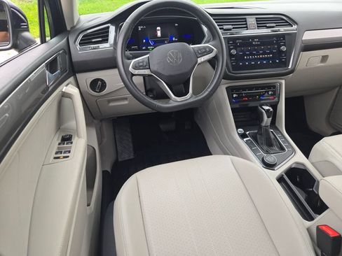 Used 2022 Volkswagen Tiguan SE AWD/4WD image 19