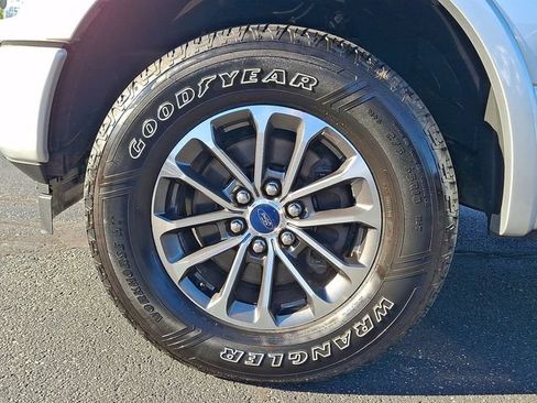Used 2019 Ford F150 XLT w/ Equipment Group 302A Luxury AWD/4WD image 31