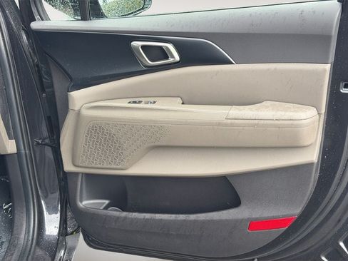 Used 2026 Kia Carnival FWD image 25