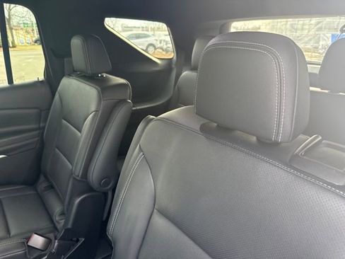 Used 2024 Chevrolet Traverse LT w/ Enhanced Driving Package image 19