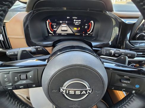 Used 2023 Nissan Pathfinder Platinum image 9