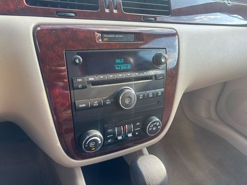 Used 2009 Chevrolet Impala LT w/ Luxury Edition Package FWD image 15