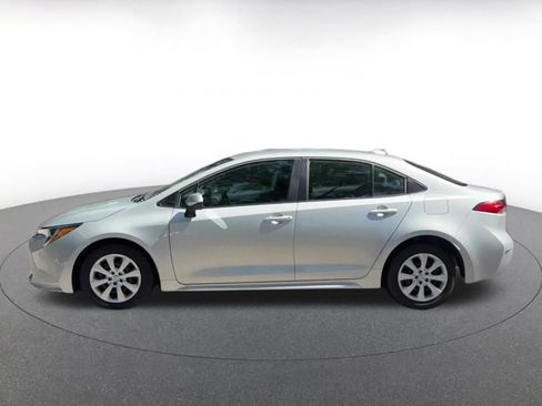 Used 2025 Toyota Corolla LE FWD image 9
