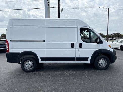 Used 2025 RAM ProMaster 2500 w/ Safety Group FWD image 6
