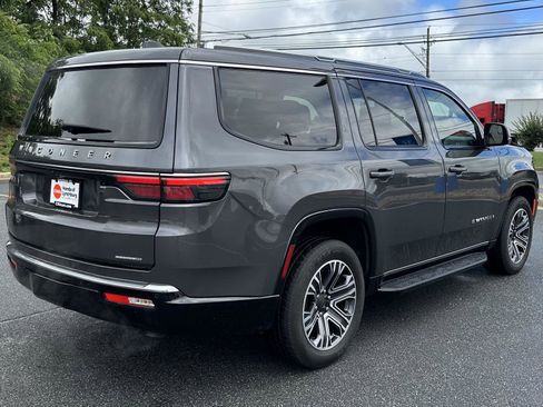 Used 2024 Jeep Wagoneer Series II w/ Flexible Seating Group image 5