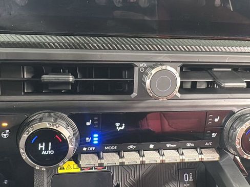 Used 2025 Toyota Tacoma TRD Sport image 26