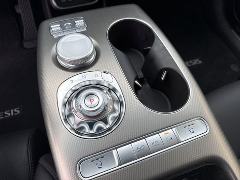 Used 2025 Genesis GV60 RWD image 31