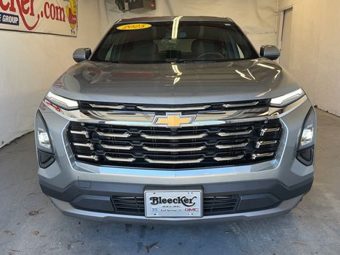 Used 2025 Chevrolet Equinox LT image 3