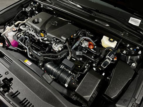 Certified 2025 Toyota Camry SE image 11