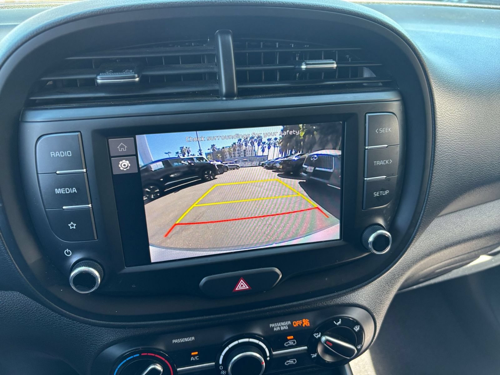 Used 2025 Kia Soul LX w/ LX Technology Package FWD image 21