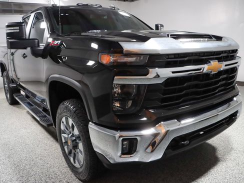 Used 2024 Chevrolet Silverado 2500 LT w/ Texas Edition AWD/4WD image 5