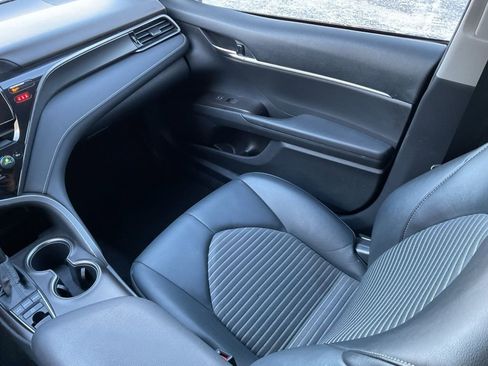 Used 2022 Toyota Camry SE w/ Convenience Package image 17