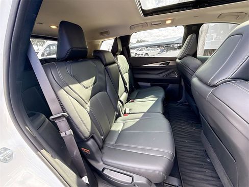 Used 2025 INFINITI QX60 Luxe image 32