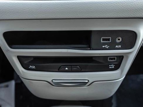 Used 2019 Chrysler Pacifica Touring-L Plus image 20