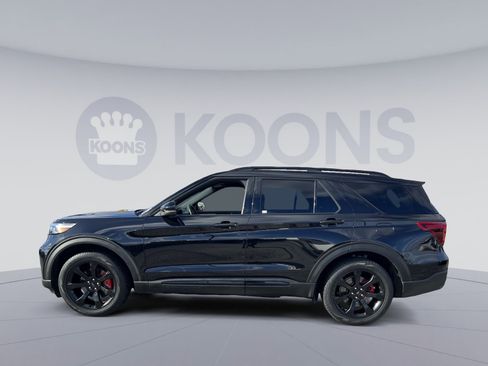 Used 2023 Ford Explorer ST w/ Equipment Group 401A image 2