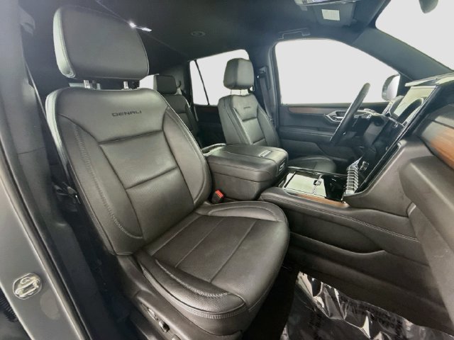 Used 2025 GMC Yukon Denali RWD image 28