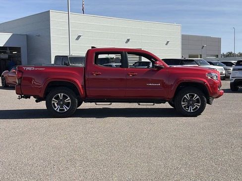 Used 2018 Toyota Tacoma TRD Sport w/ Technology Package image 5