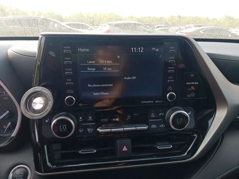 Used 2021 Toyota Highlander XLE image 7