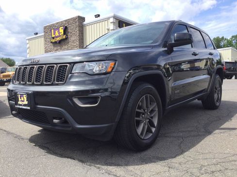 Used 2016 Jeep Grand Cherokee Laredo 75th Anniversary AWD/4WD image 2