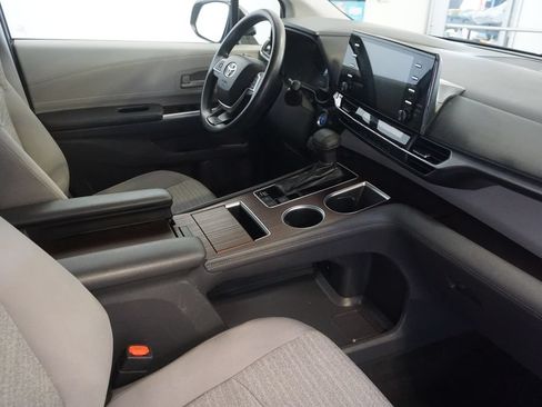 Certified 2021 Toyota Sienna LE FWD image 25