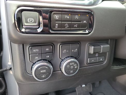 New 2026 GMC Yukon Denali w/ Denali Reserve Package AWD/4WD image 23