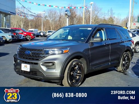 Certified 2022 Ford Explorer XLT image 4