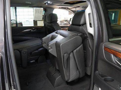 Used 2017 Cadillac Escalade ESV Premium Luxury image 21