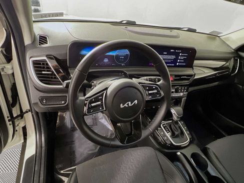 Used 2024 Kia Seltos X-Line AWD/4WD image 11