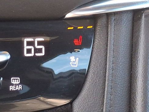 Used 2017 Cadillac XT5 Platinum w/ Driver Assist Package image 24