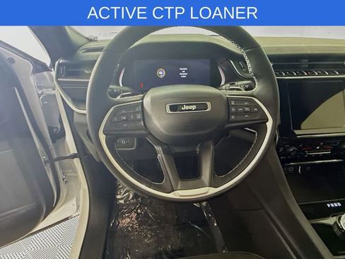 New 2025 Jeep Grand Cherokee Altitude image 11