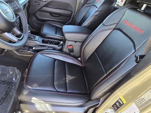 New 2025 Jeep Gladiator Rubicon image 12