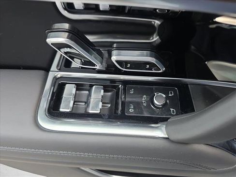 New 2025 Land Rover Range Rover SE image 27