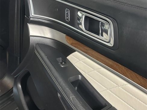Used 2016 Ford Explorer Platinum image 46